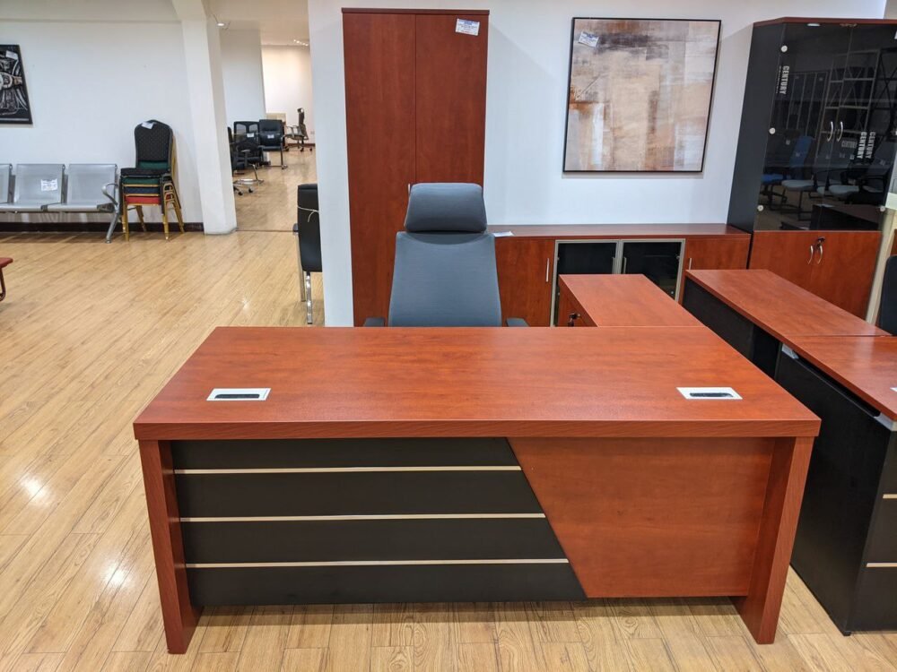 NEW Victoria Manager's Desk