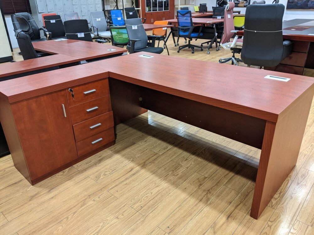 NEW Victoria Manager's Desk